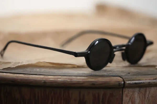 Rigards*detaj collaboration black frame hand-beaten silver legs dark gray lens glasses RG0824